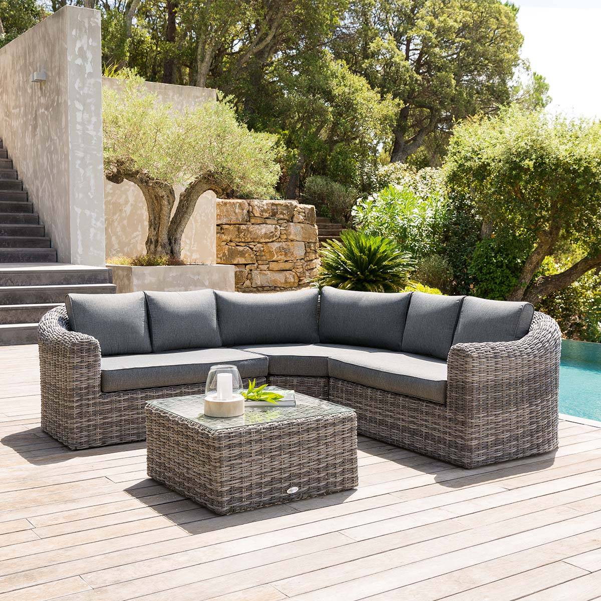 Salon d'angle de jardin MOORÉA Terre d'ombre 5 places - Aluminium traité époxy, Résine tressée synthétique, Polyester Hespéride