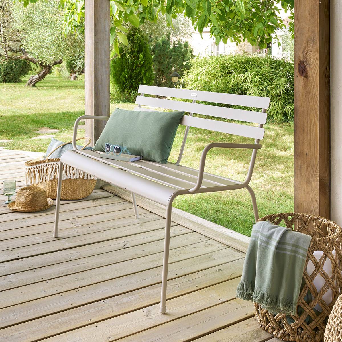 Banc de jardin GREENSBORO Argile 2 places - Acier traité époxy, Traitement antirouille renforcé Hespéride