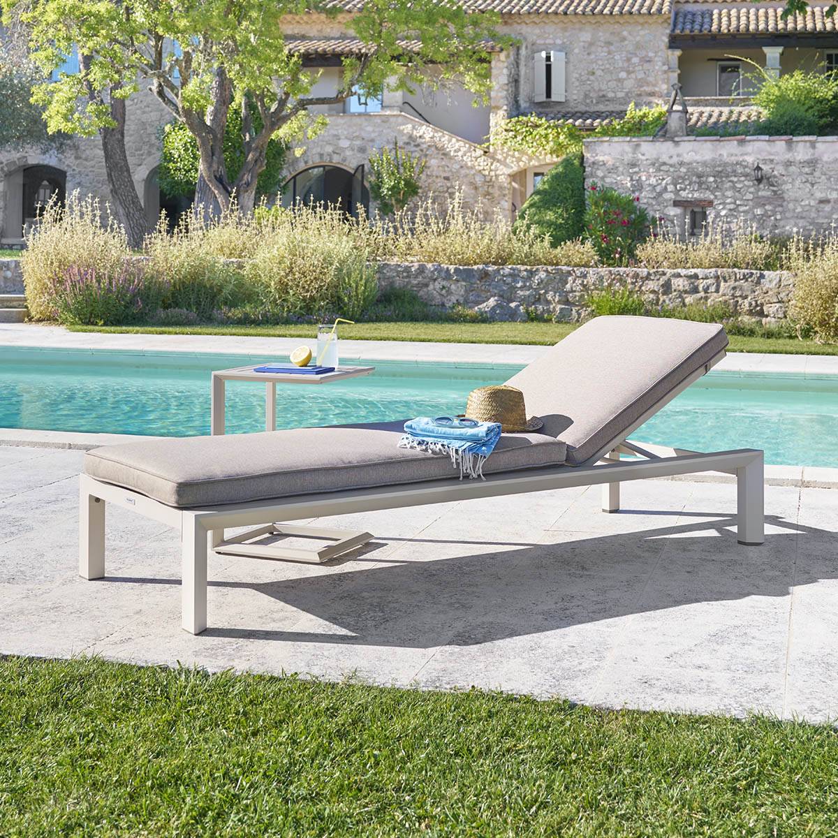 Lit de piscine ÉVASION Argile Aluminium traité époxy, Texaline, Oléfine Hespéride
