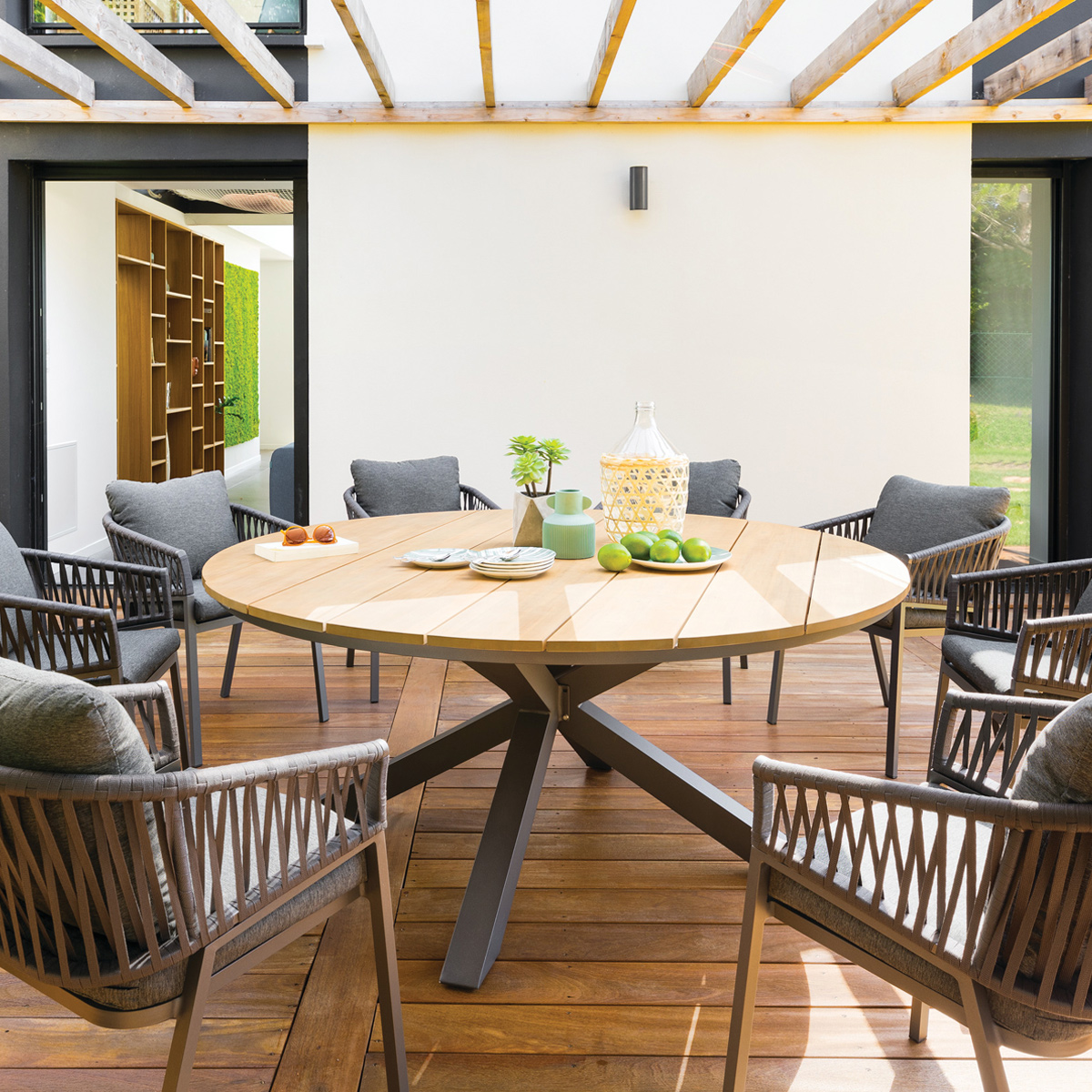 Ensemble table de jardin ronde + 8 fauteuils ORIENGO Graphite places - Aluminium traité époxy, Acacia certifié FSC® Hespéride