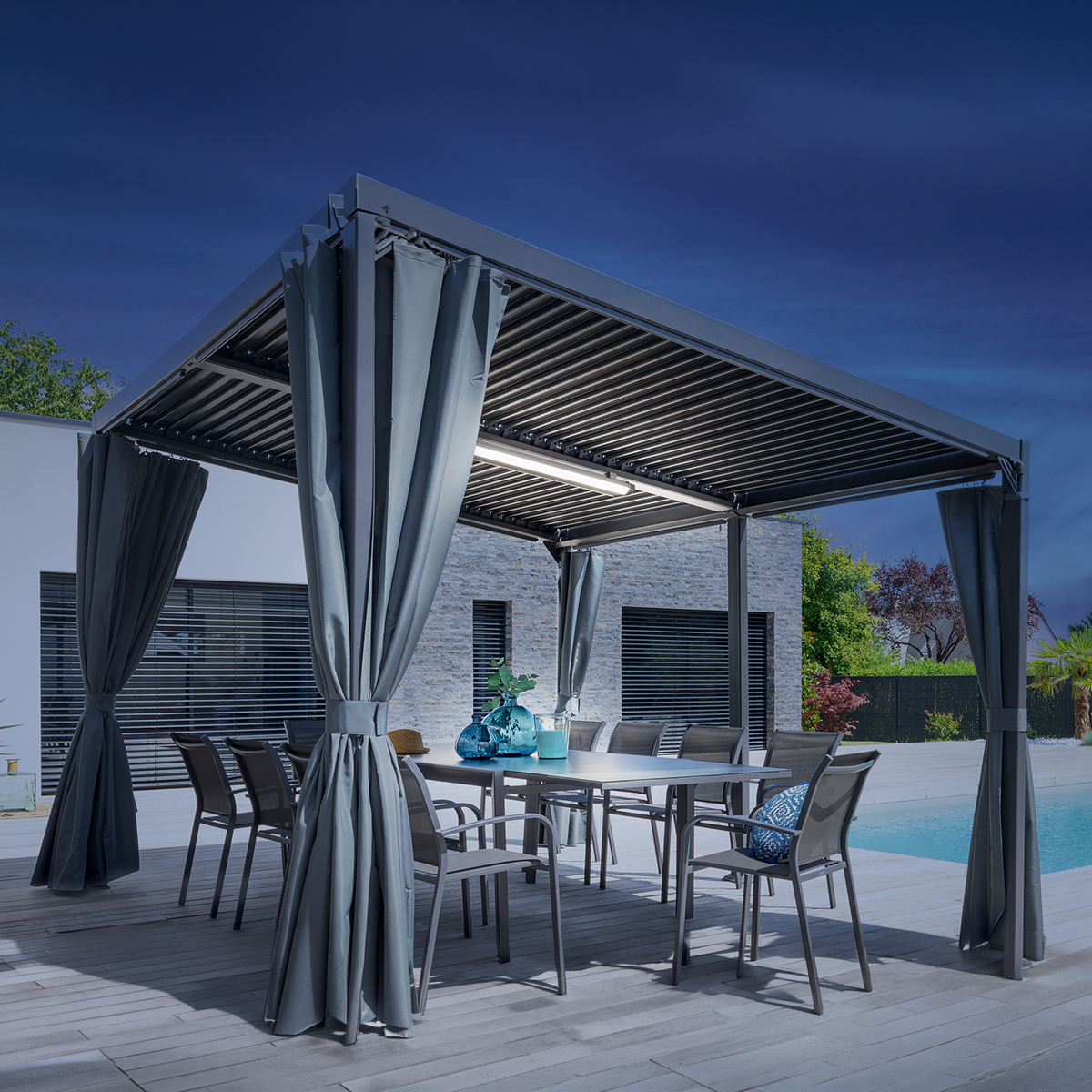 Pergola AVILA Graphite + 1 kit de rideaux 4 x 3 m - Aluminium traité époxy, Acier galvanisé Hespéride