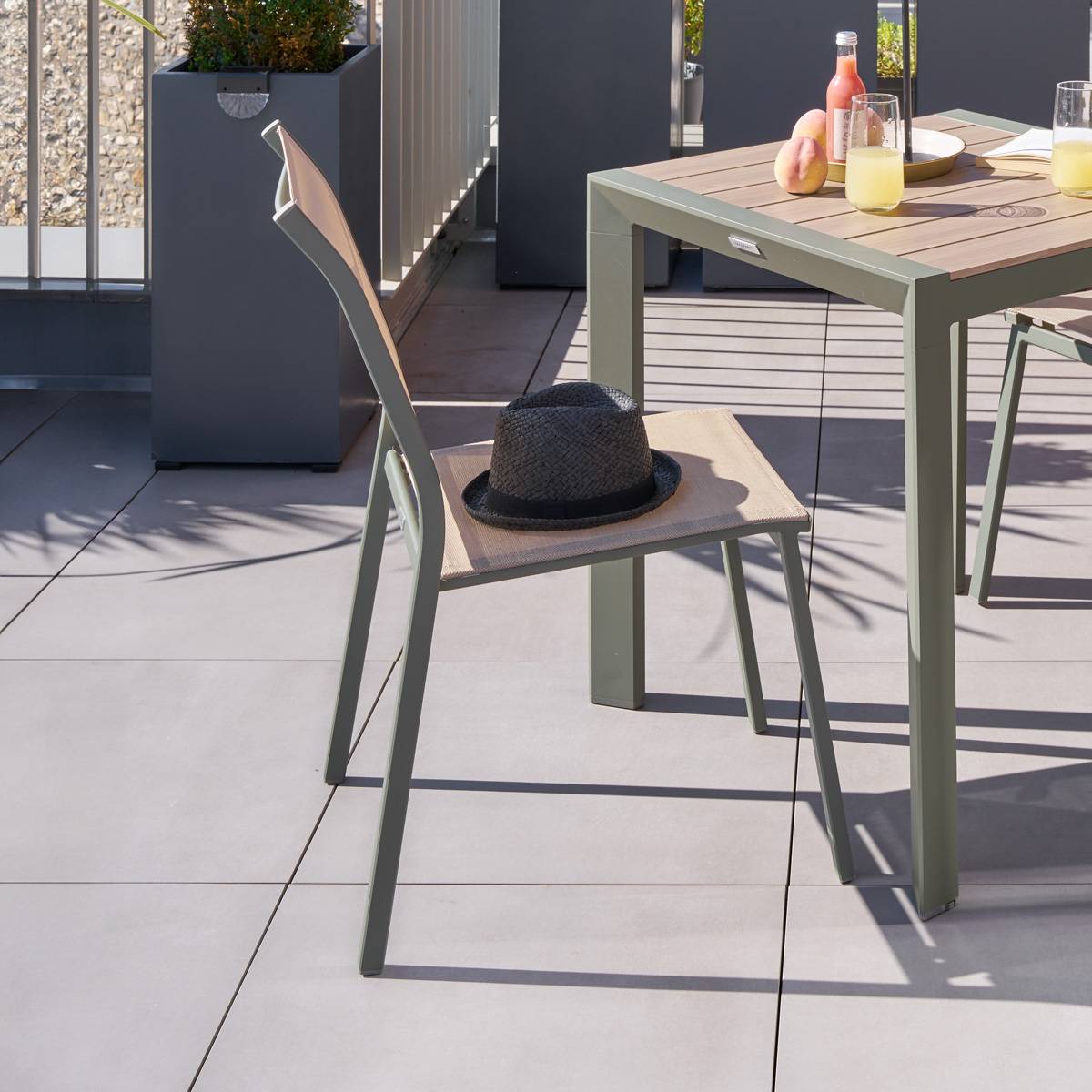 Chaise de jardin empilable ESSENTIA Lin   Vert laurier Aluminium traité époxy, Texaline Hespéride