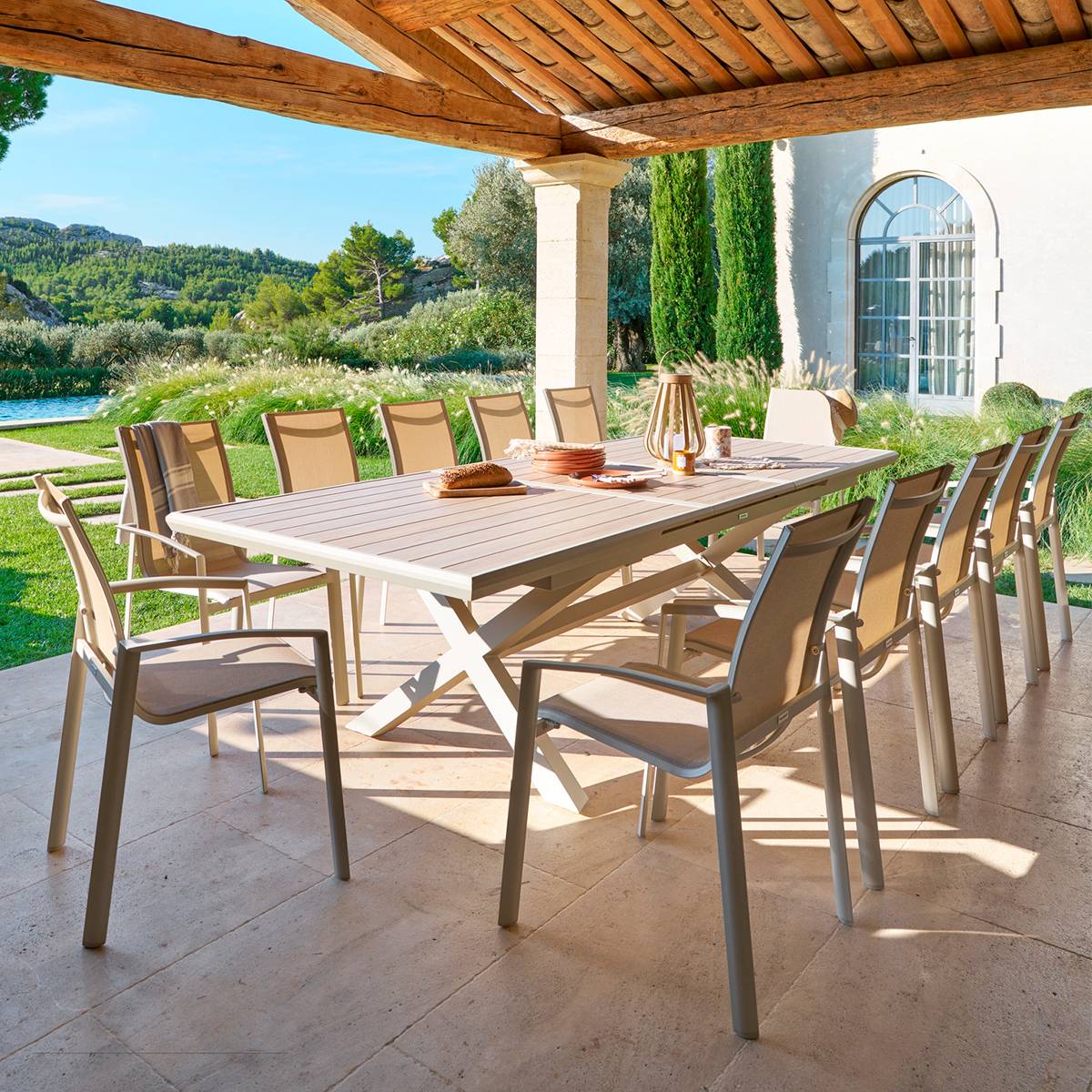 Table de jardin extensible AXIOME Effet bois Lin   Argile 12 places - Aluminium traité époxy Hespéride