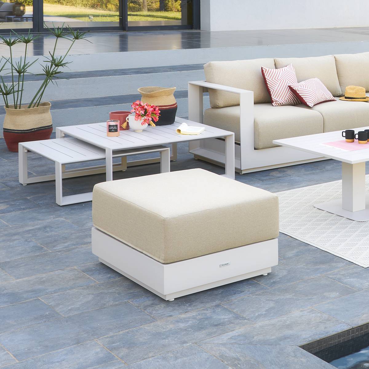 Pouf de jardin ALLURE Avoine Aluminium traité époxy, Oléfine Hespéride