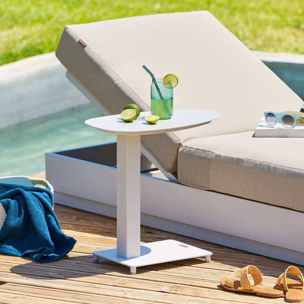 Table d'appoint de jardin ovale VENUZIA Avoine 50 x 30 cm - Aluminium traité époxy Hespéride