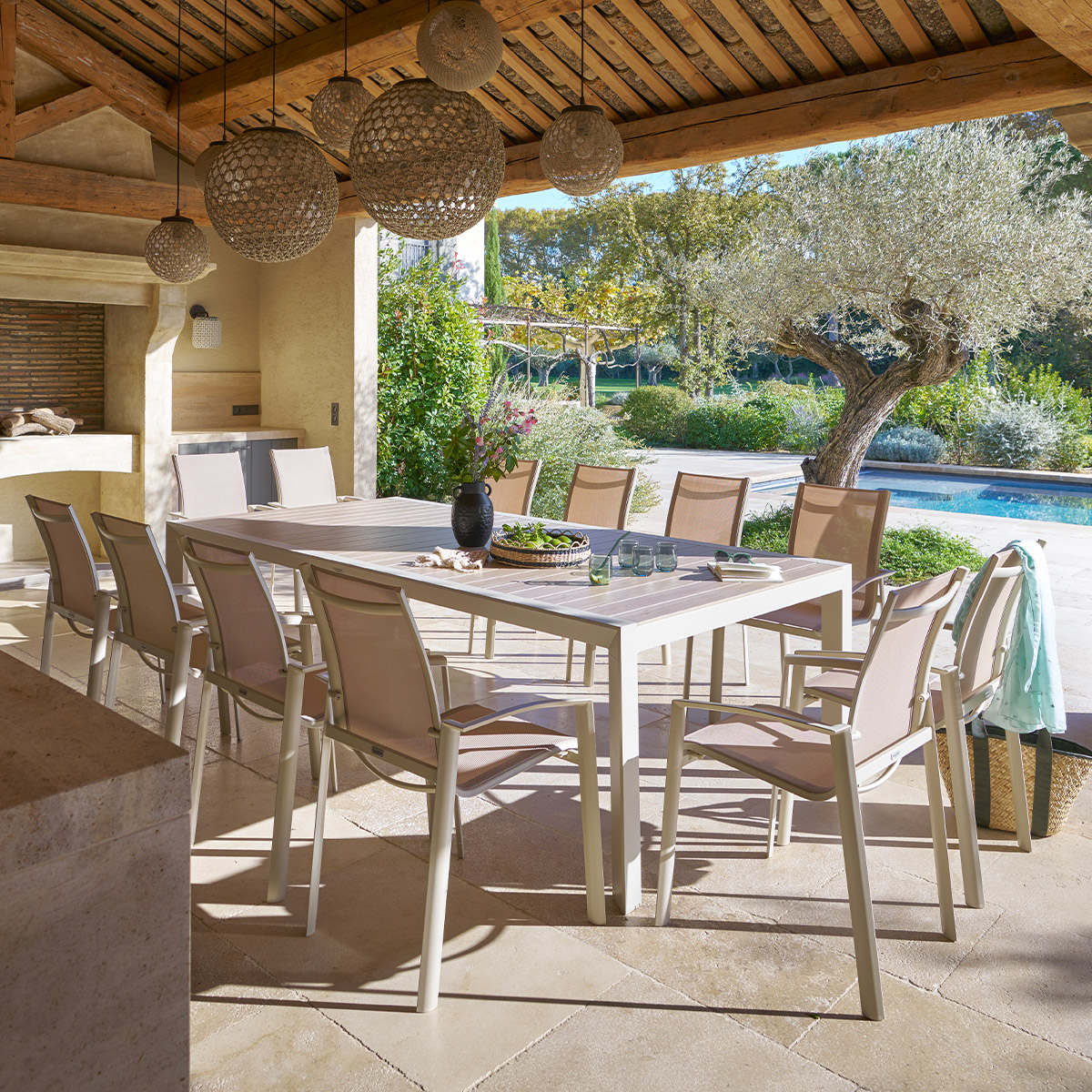 Ensemble table de jardin ÉVASION + 12 fauteuils AXANT Lin   Argile places - Aluminium traité époxy Hespéride