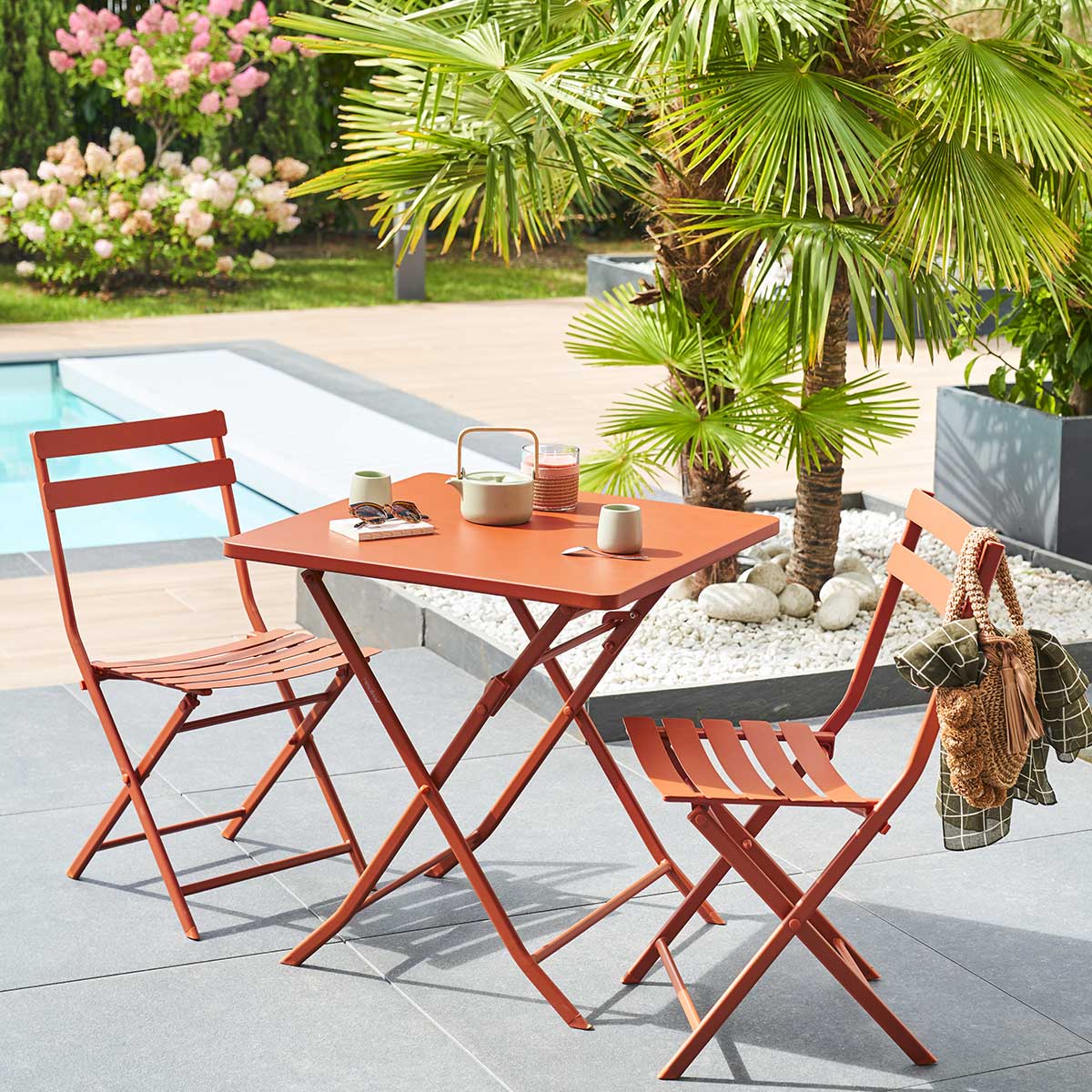 Ensemble table de jardin pliante carrée + 2 chaises GREENSBORO Ambre places - Acier traité époxy, Traitement antirouille renforcé Hespéride