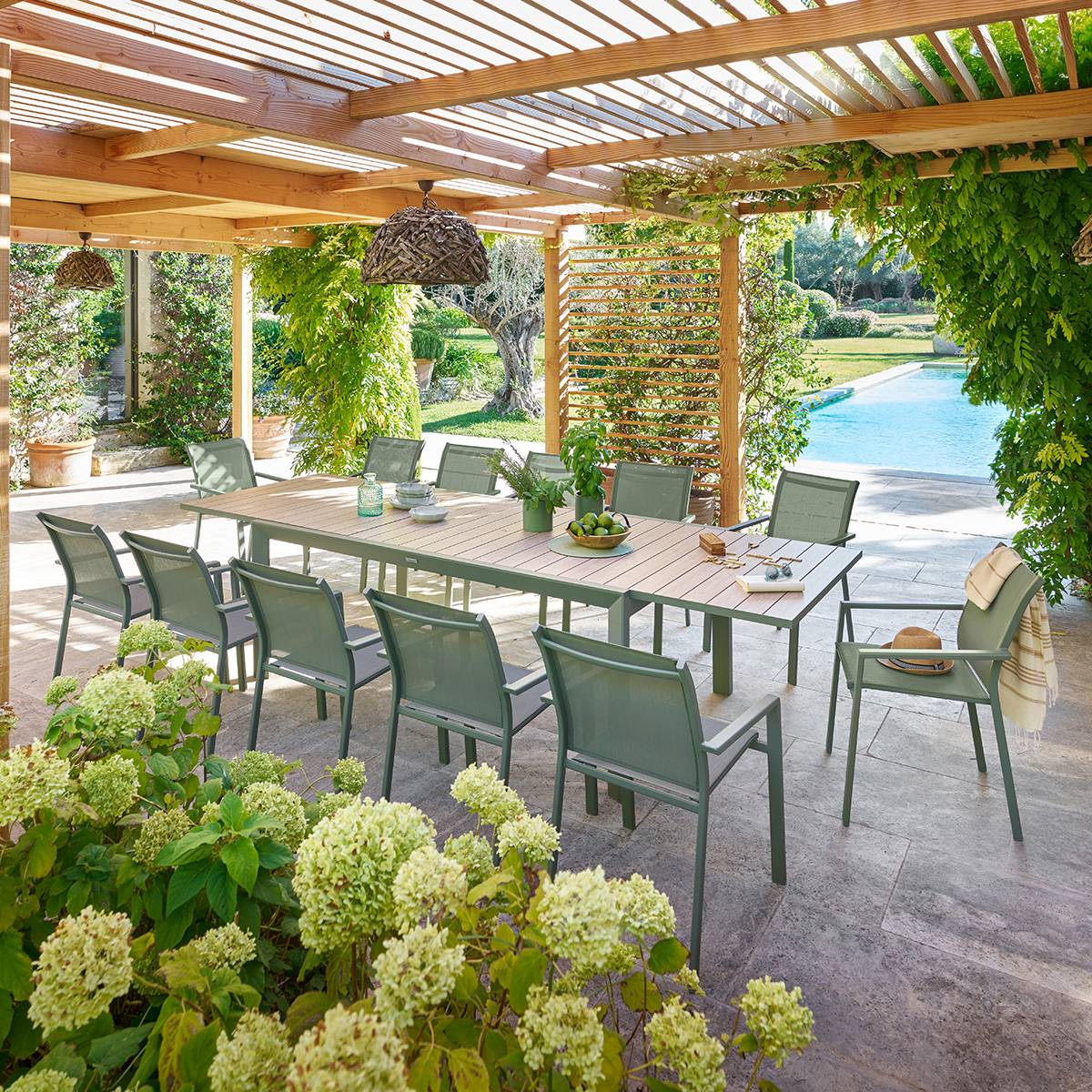 Table de jardin extensible rectangulaire EVASION Lin / Vert laurier 12 places - Aluminium traité époxy Hespéride