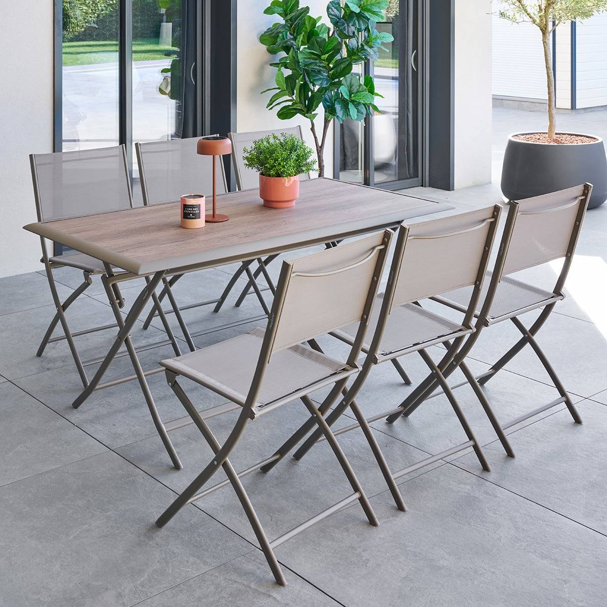 Table de jardin pliante rectangulaire AZUA Truffe / Café 6 places - Aluminium traité époxy, Verre Hespéride