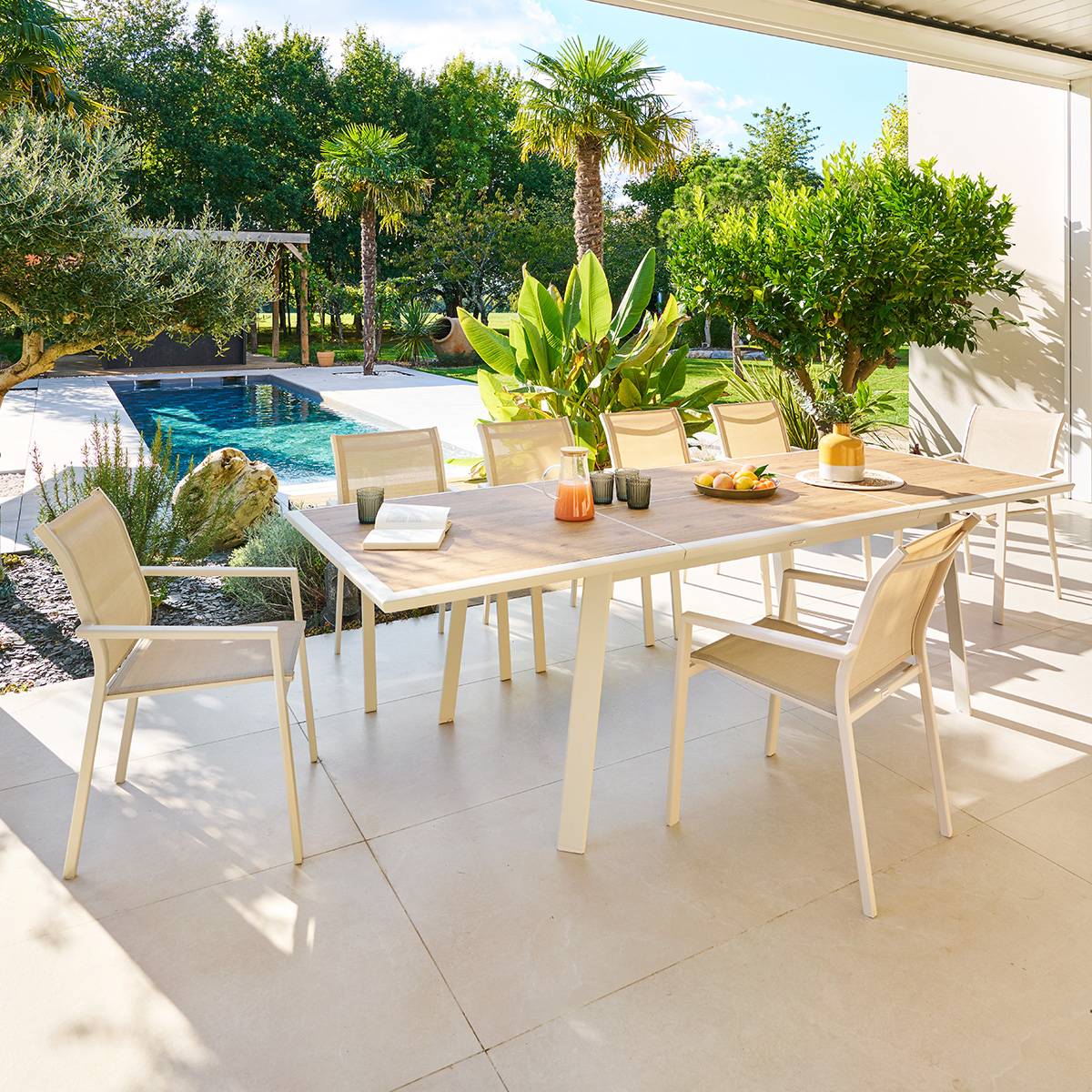 Table de jardin extensible rectangulaire PAVANE Malte / Argile 10 places - Aluminium traité époxy, Verre trempé Hespéride
