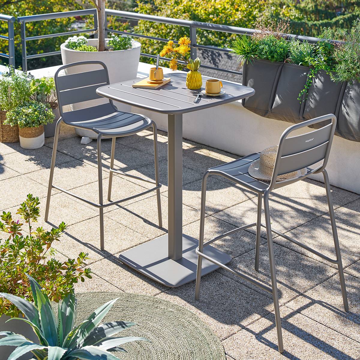 Table haute de jardin carrée ALEGORIA Café 2 places - Acier traité époxy, Traitement anti-rouille renforcé Hespéride
