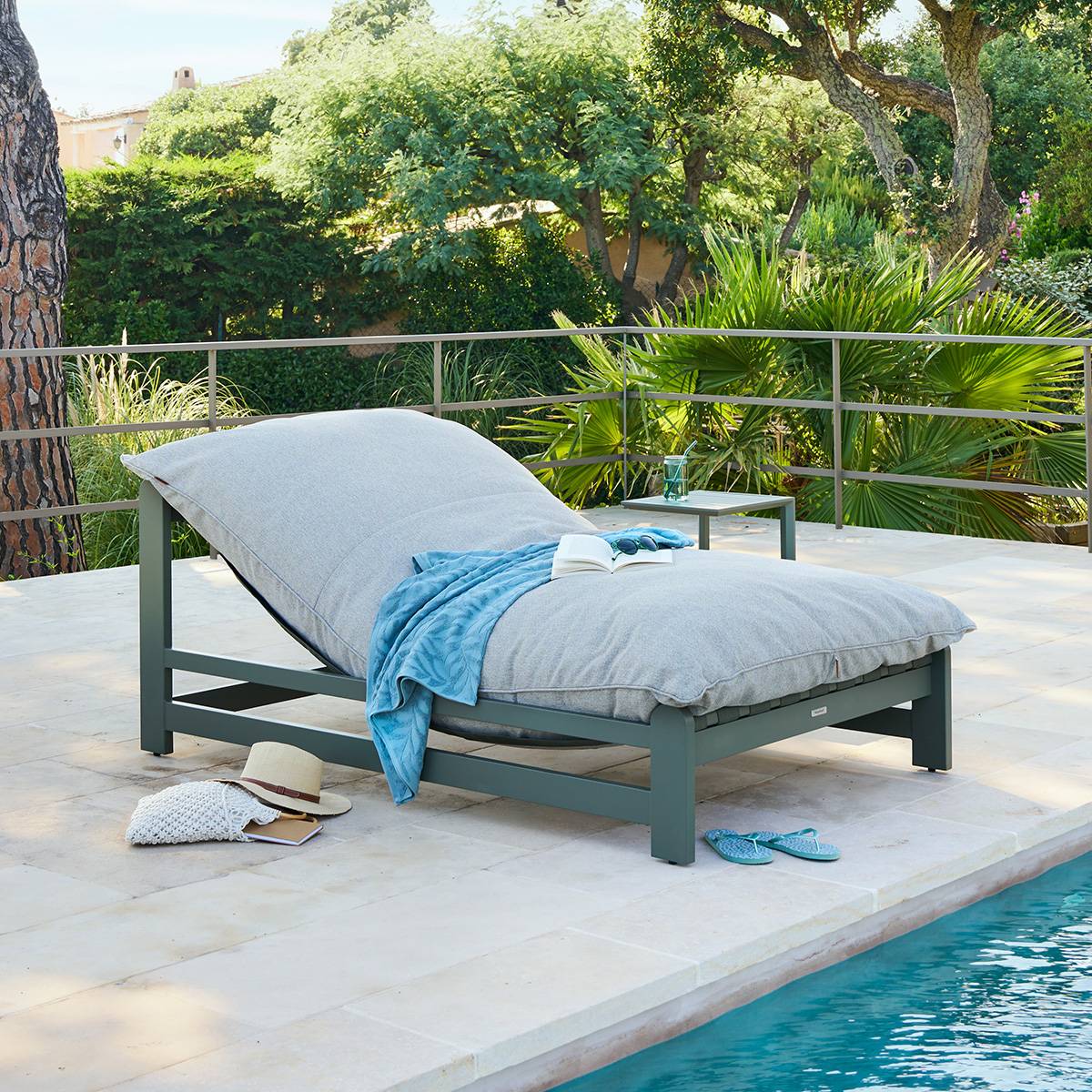 Lit de piscine MOREAL Vert laurier Aluminium, Polyester Hespéride