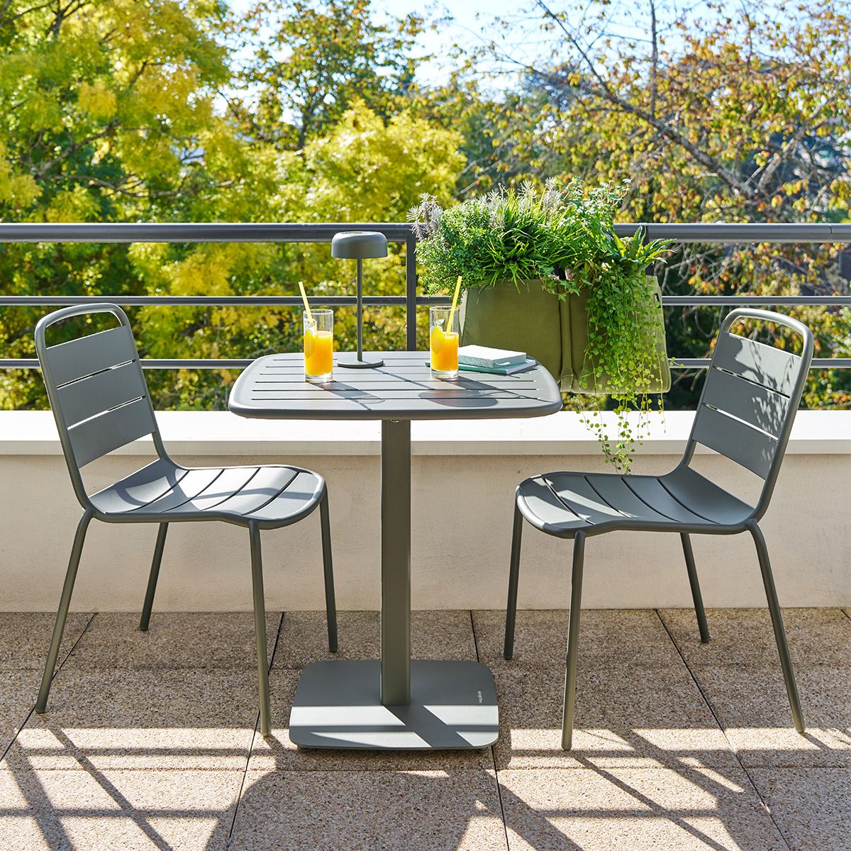 Ensemble table de jardin carrée + 2 chaises ALEGORIA Laurier places - Acier, Traitement anti-rouille renforcé Hespéride