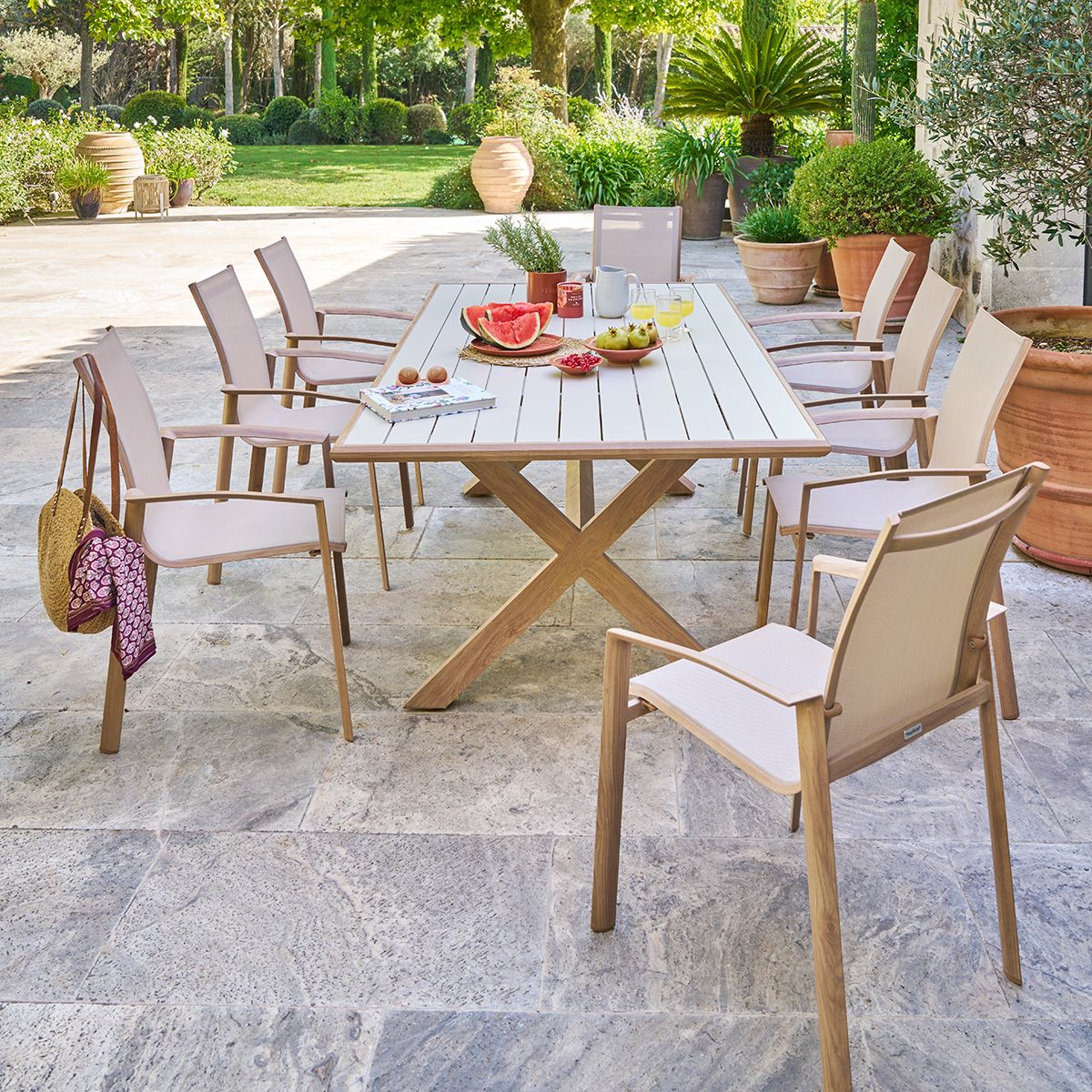 Ensemble table de jardin AXIOME + 8 fauteuils AXANT Miel places - Aluminium traité époxy Hespéride