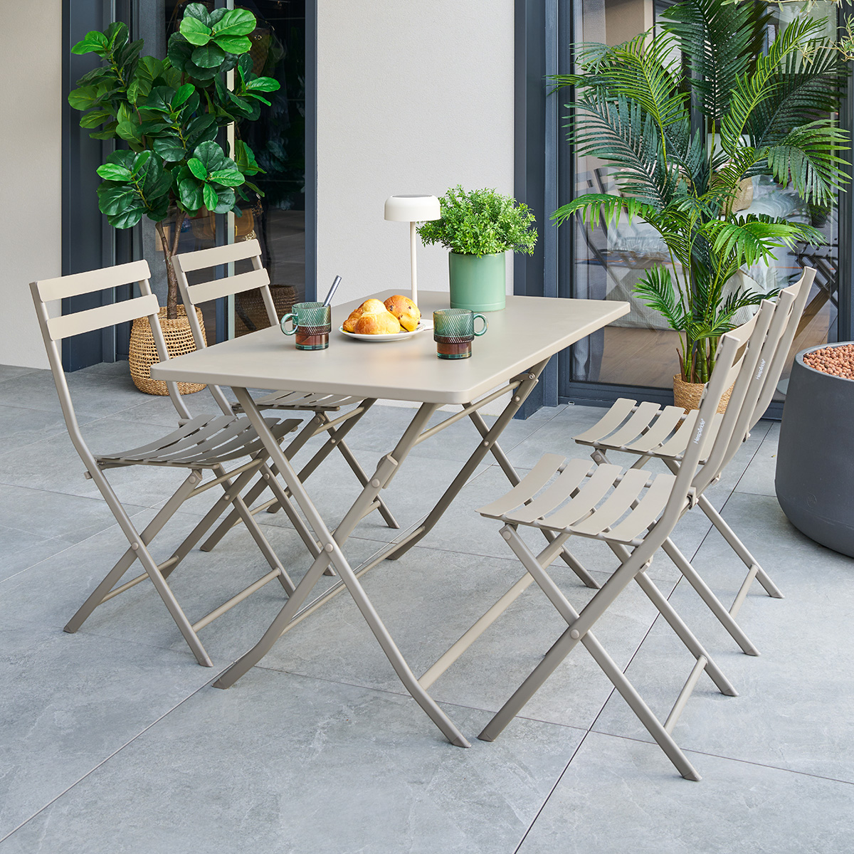 Ensemble table de jardin pliante rectangle + 2 chaises GREENSBORO Café 4 places - Acier traité époxy, Traitement anti-rouille renforcé Hespéride