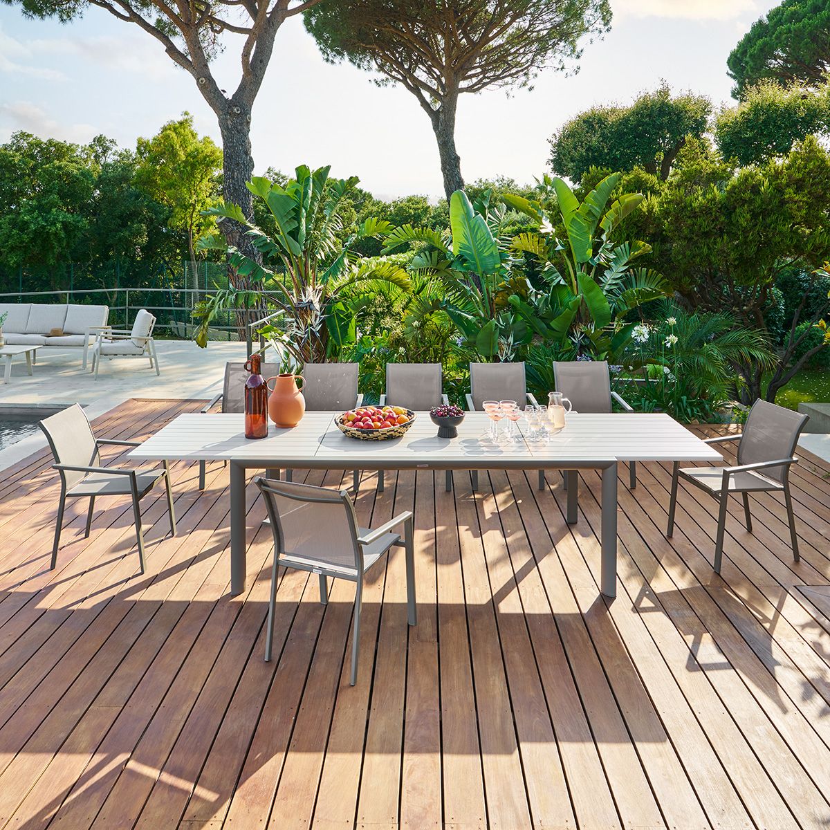 Ensemble table de jardin relevable LUZANE + 12 fauteuils ESSENTIA Argile   Café places - Aluminium Hespéride