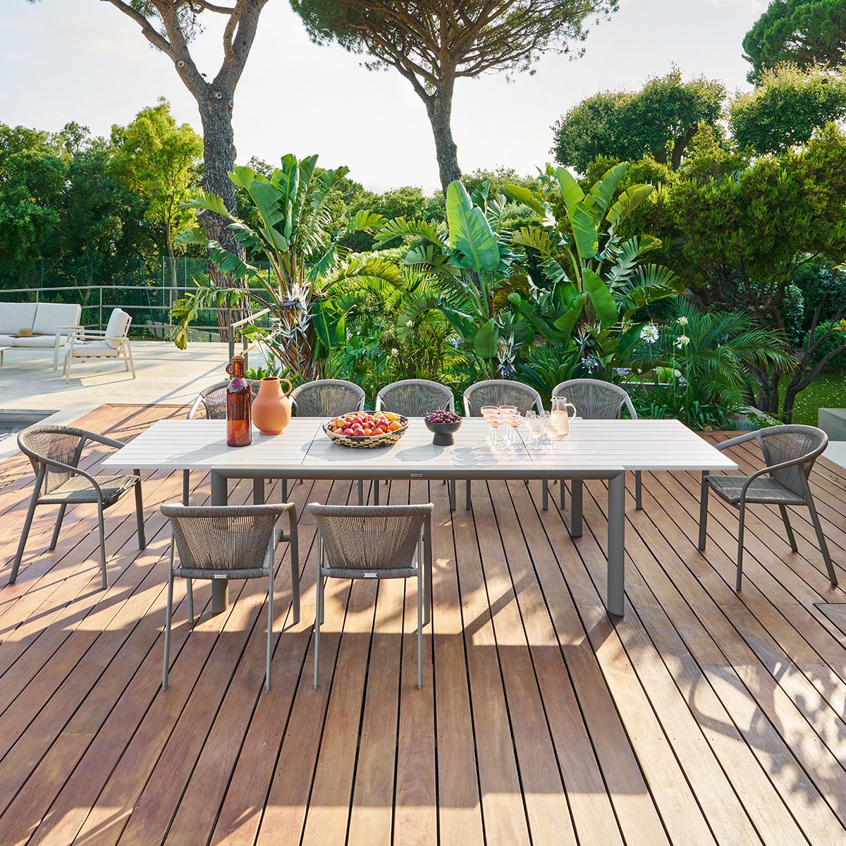 Ensemble table de jardin relevable LUZANE + 12 fauteuils RIU Argile   Café places - Aluminium Hespéride