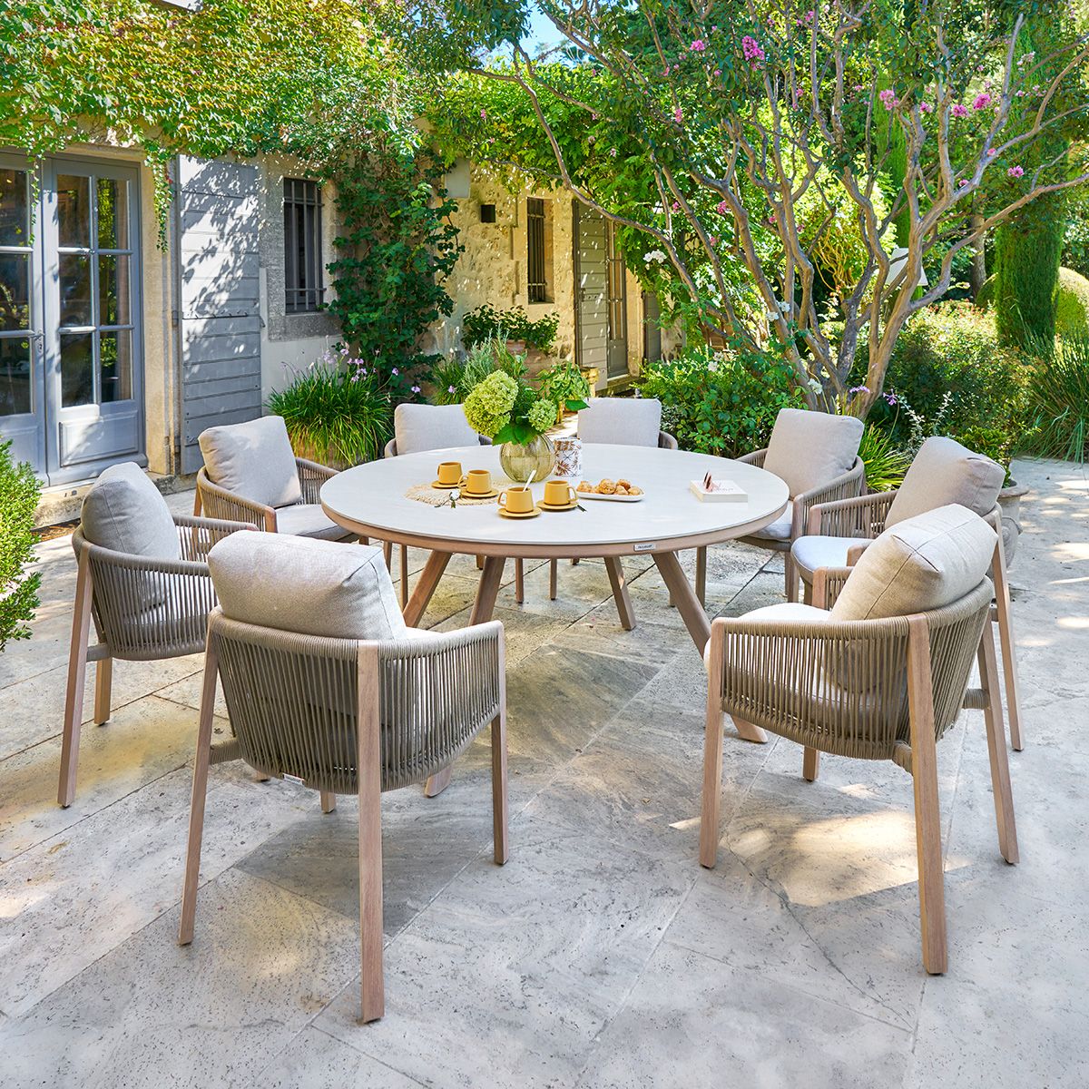 Ensemble table de jardin fixe ronde NELORA + 8 fauteuils Ficelle   Miel places - Aluminium traité époxy, Quartz Hespéride