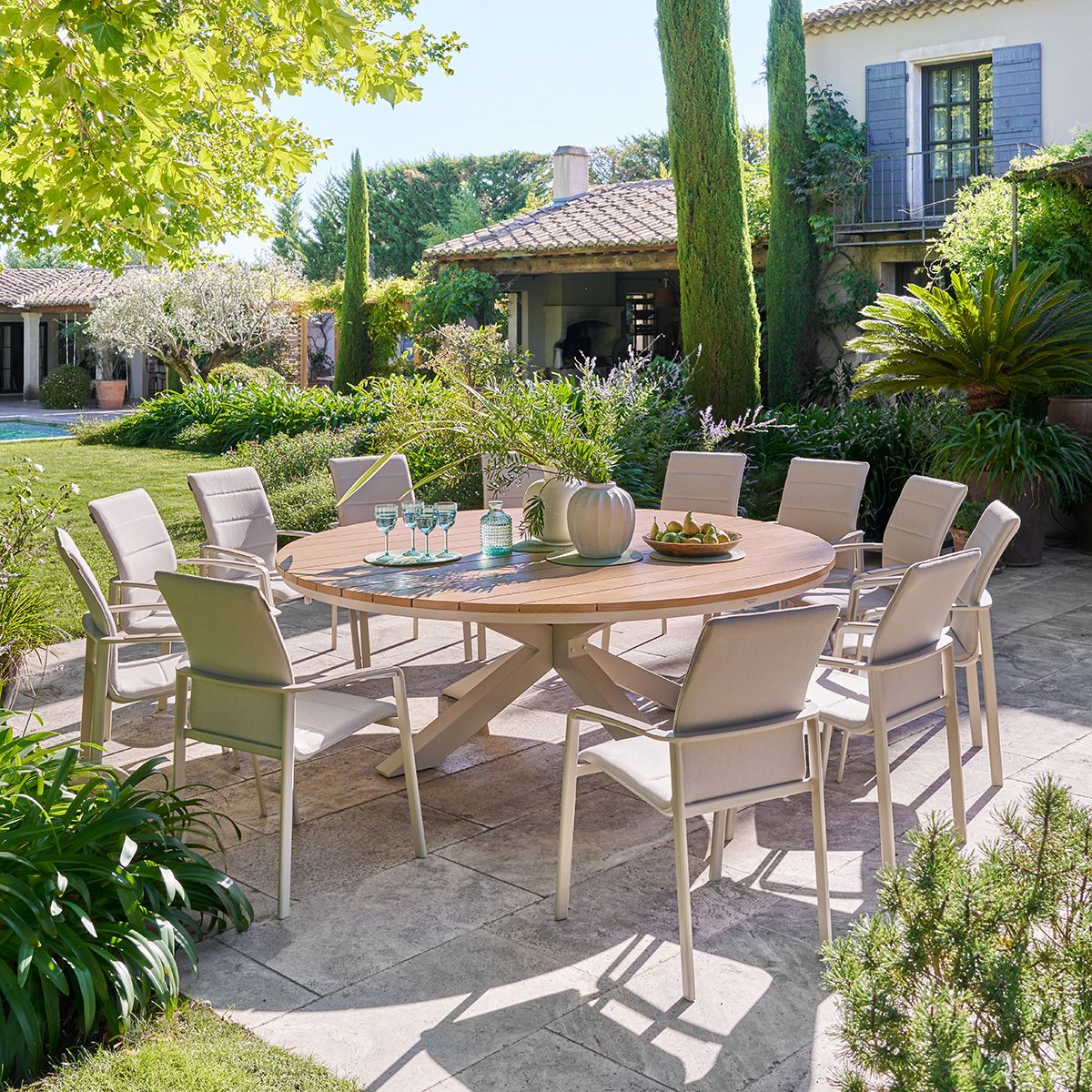 Ensemble table de jardin ORACLION + 12 fauteuils DIESE Argile places - Aluminium traité époxy Hespéride