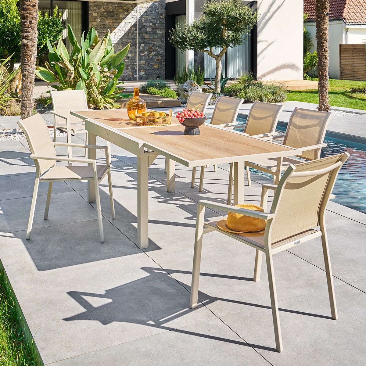 Ensemble table de jardin extensible PIAZZA + 12 fauteuils ESSENTIA Épeautre   Argile places - Aluminium traité époxy, Verre trempé Hespéride